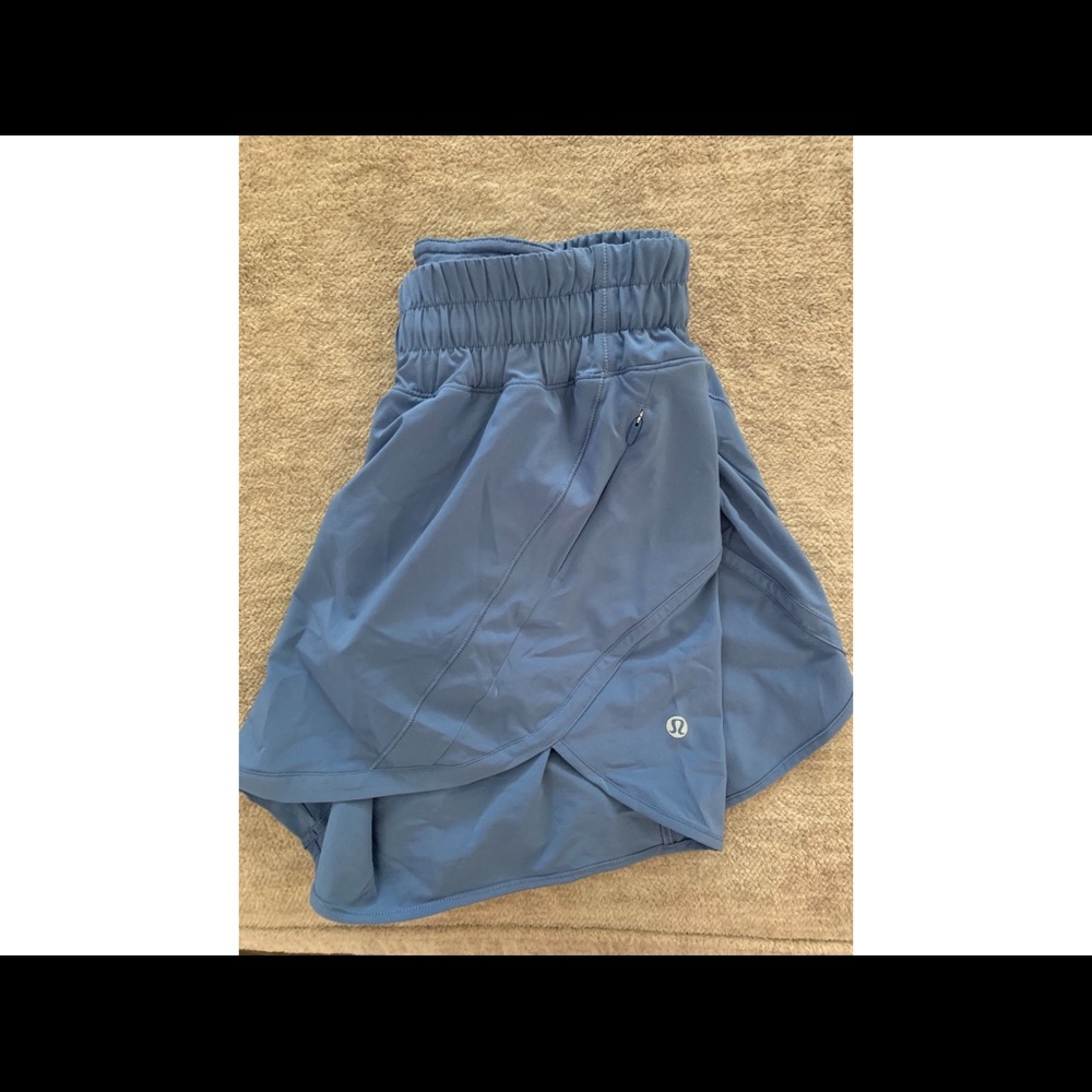 Lululemon mid rise track that 5”
